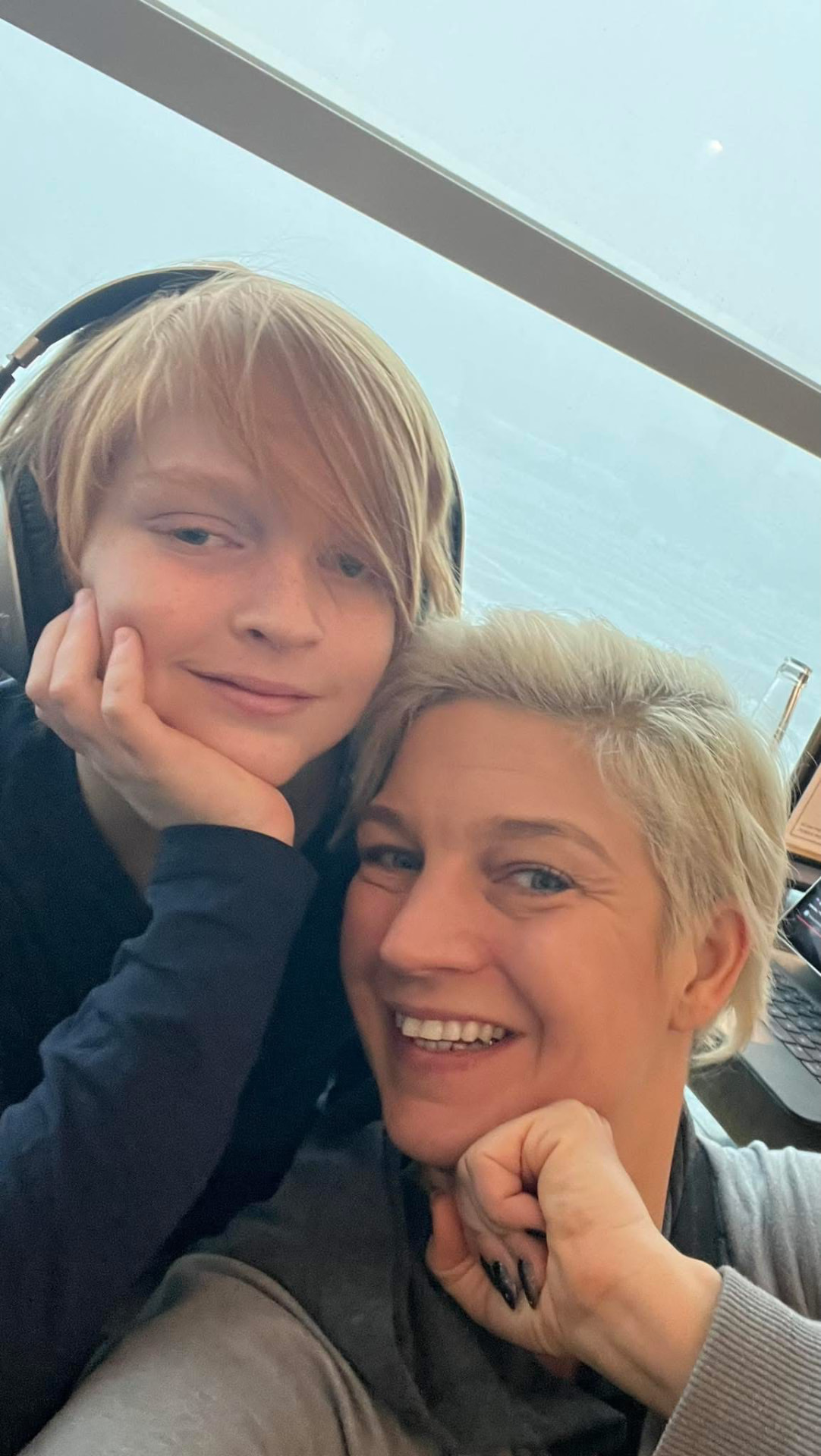 Dr. Verena and her child smiling together on a plane